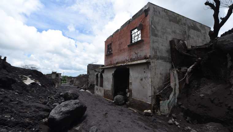 Vista de San Miguel Los Lotes, un año después de la erupción del Volcán de Fuego que destruyó a ese poblado y causó más de 200 muertos. (Foto Prensa Libre: AFP)
