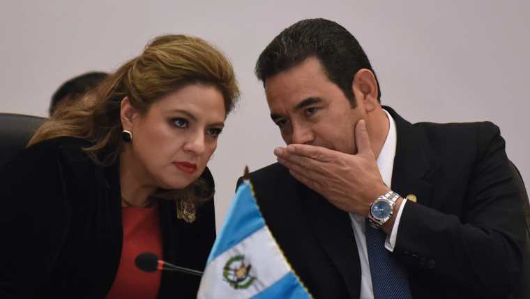 Sandra Jovel y Jimmy Morales durante la asamblea del SICA en junio de 2019. (Foto Prensa Libre: AFP).