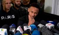 Brazil's star striker Neymar gives the thumb up as he leaves a Police Station after giving a statement to police for posting intimate WhatsApp messages with Najila Trindade Mendes de Souza, who has accused of rape, on social media, at the Internet Crime Special Police Unit in Rio de Janeiro, Brazil on June 6, 2019. (Photo by Mauro Pimentel / AFP)