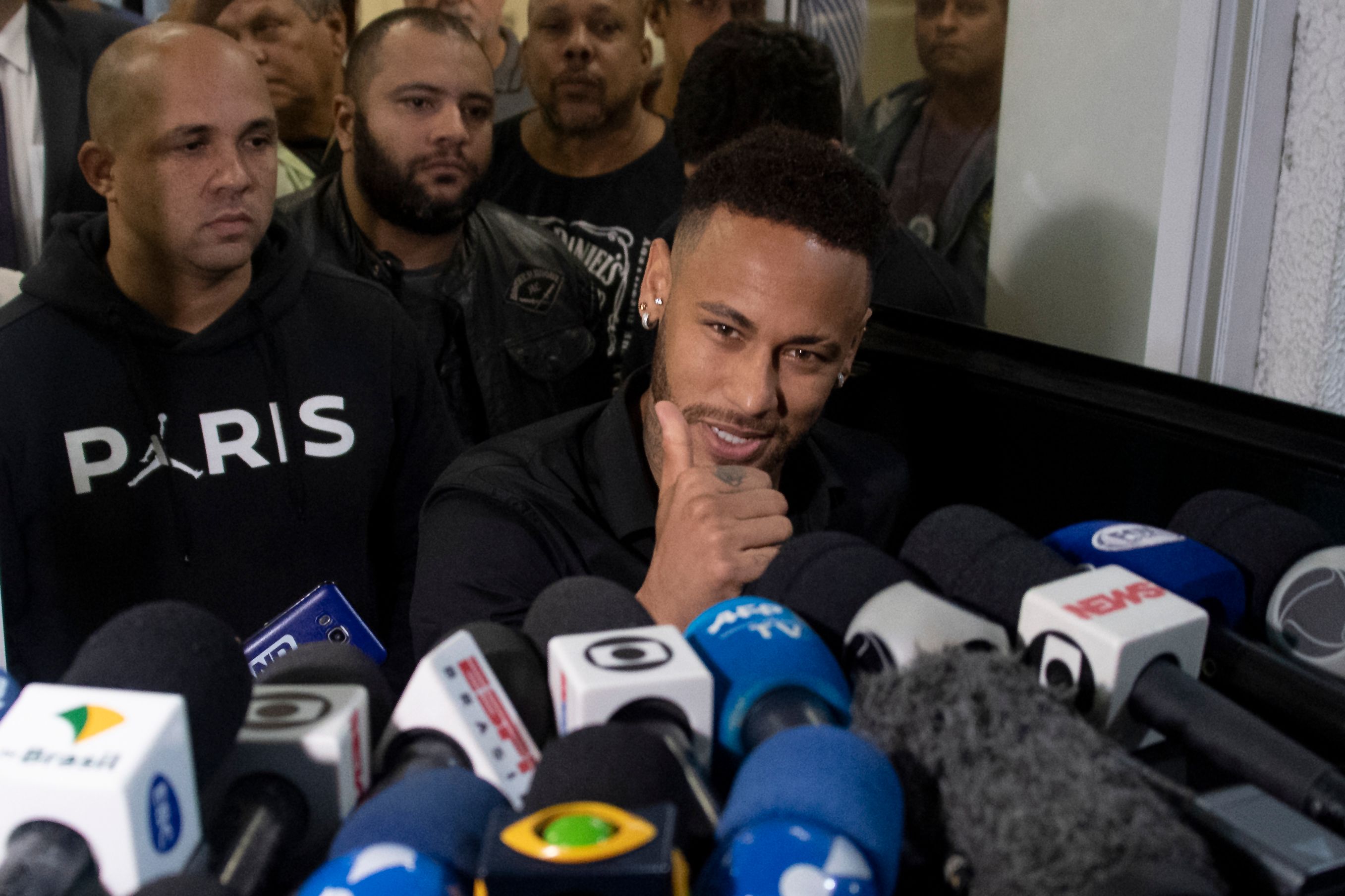 El jugador brasileño Neymar, quien se encuentra en un momento polémico en su carrera. (Foto Prensa Libre: AFP)