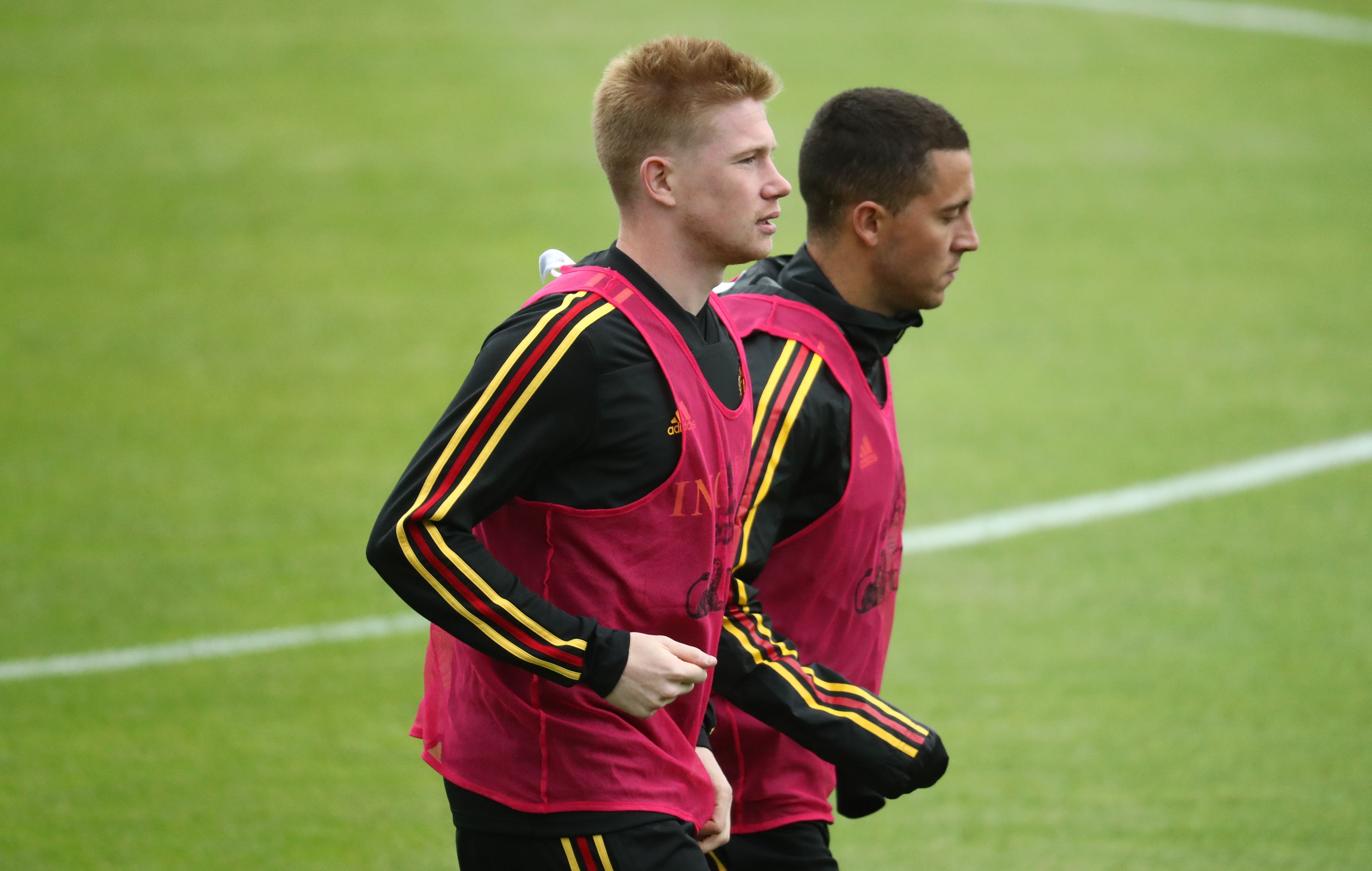 El belga Kevin De Bruyne dice que su compañero Eden Hazard puede hacer un gran trabajo en cualquier equipo. (Foto Prensa Libre: AFP)