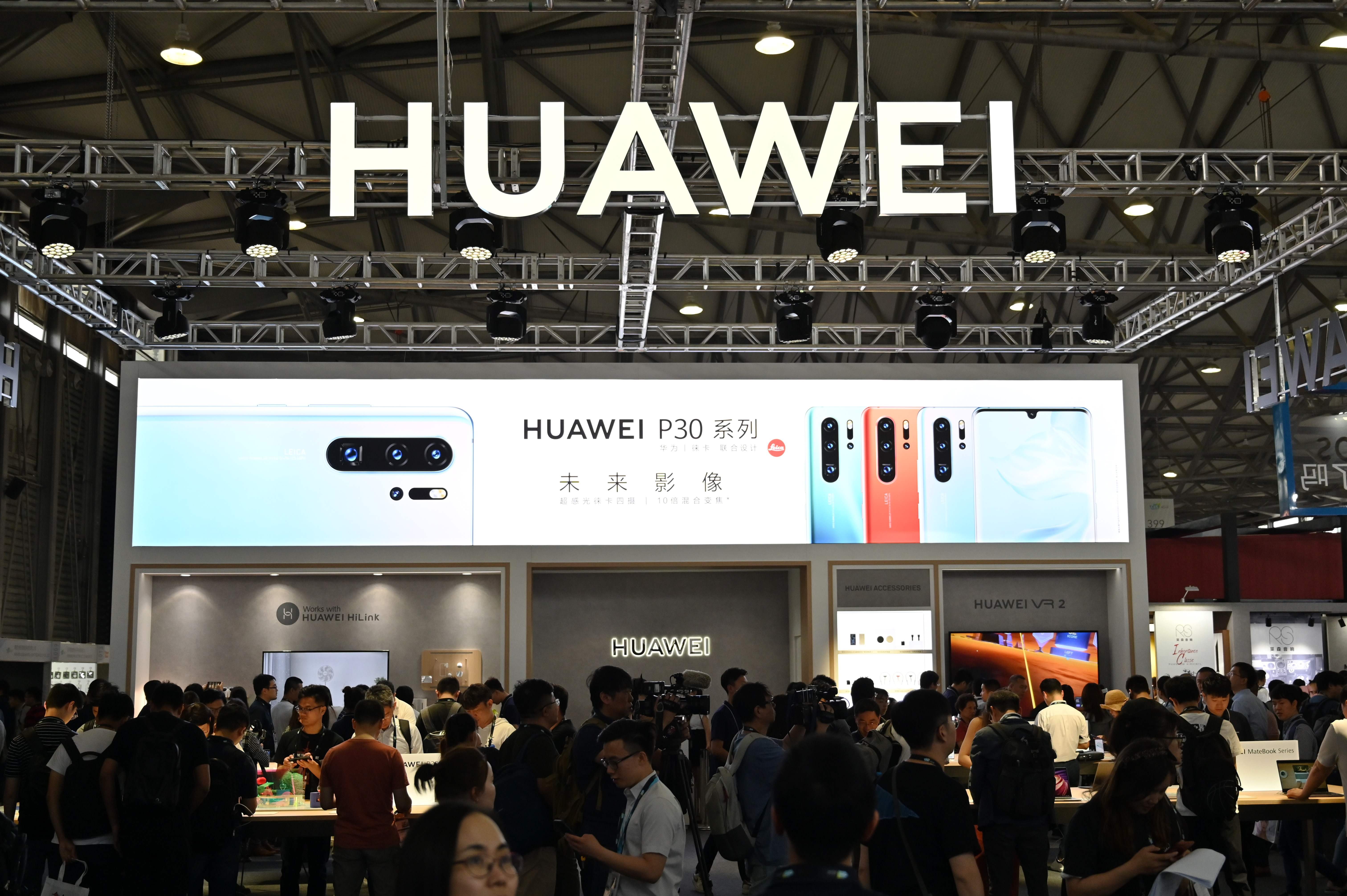 Usuarios de Huawei tendrán acceso normal a las apps de Facebook. (Foto Prensa Libre: AFP)