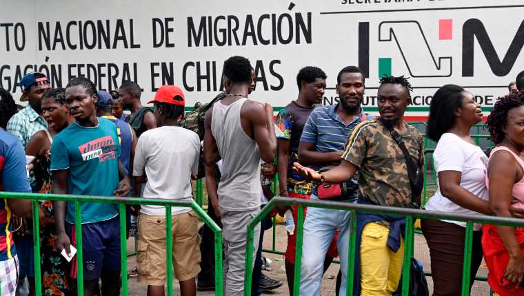 Incentivar la inversión para generar empleo e implementación de programas de migración laboral regulada temporal son algunas recomendaciones de la OIT, para la migración. (Foto Prensa Libre: Hemeroteca)