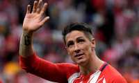 (FILES) In this file photo taken on May 20, 2018 Atletico Madrid's Spanish forward Fernando Torres waves at fans during a tribute at the end of the Spanish league football match between Club Atletico de Madrid and SD Eibar at the Wanda Metropolitano stadium in Madrid on May 20, 2018. - Fernando Torres, the former Atletico Madrid, Liverpool and Chelsea forward who won the World Cup with Spain, announced on June 21, 2019 he was retiring. (Photo by GABRIEL BOUYS / AFP)