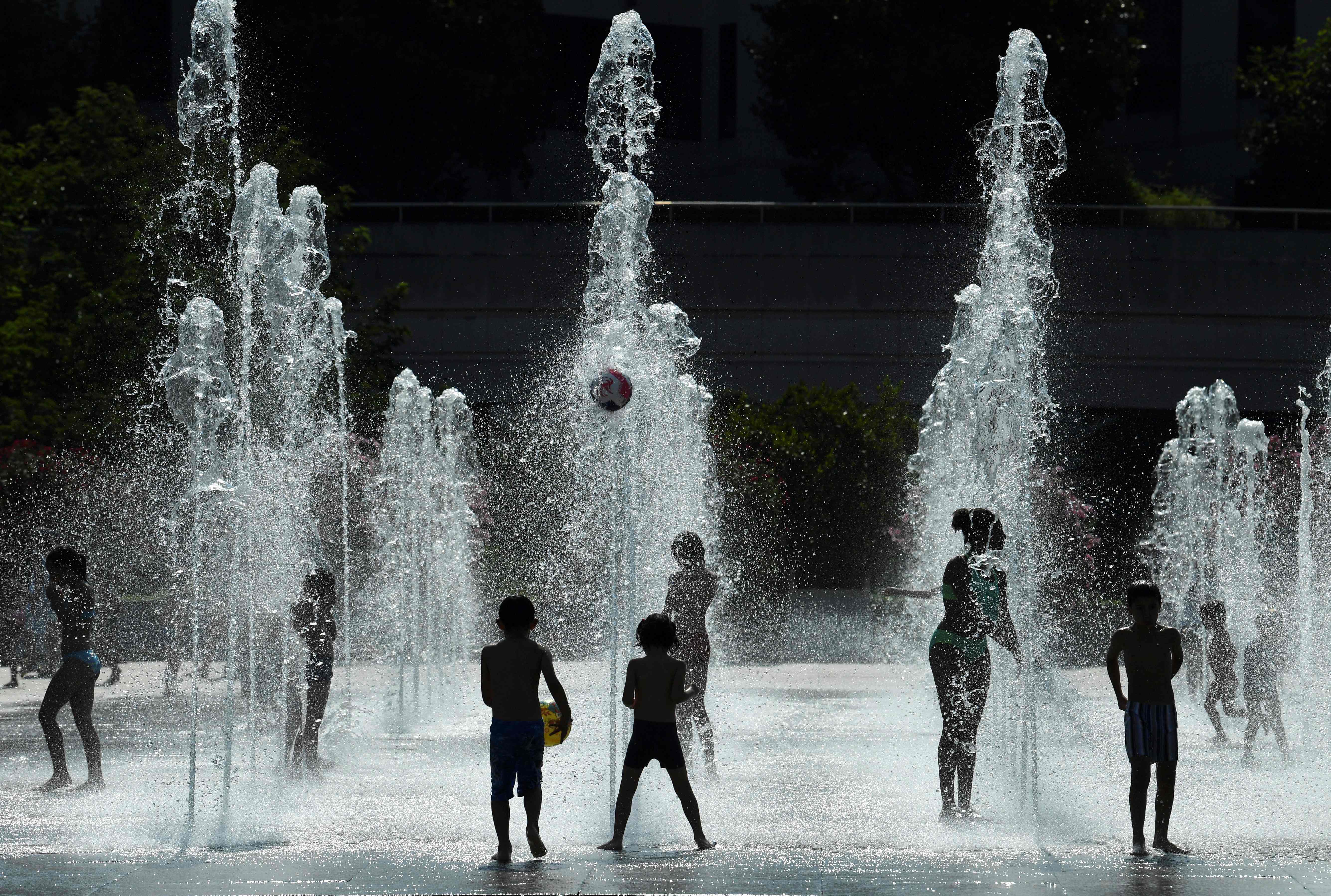 Europa se encuentra en alerta debido a la ola de calor que puede superar los 40 grados centígrados. (Foto Prensa Libre: AFP)
