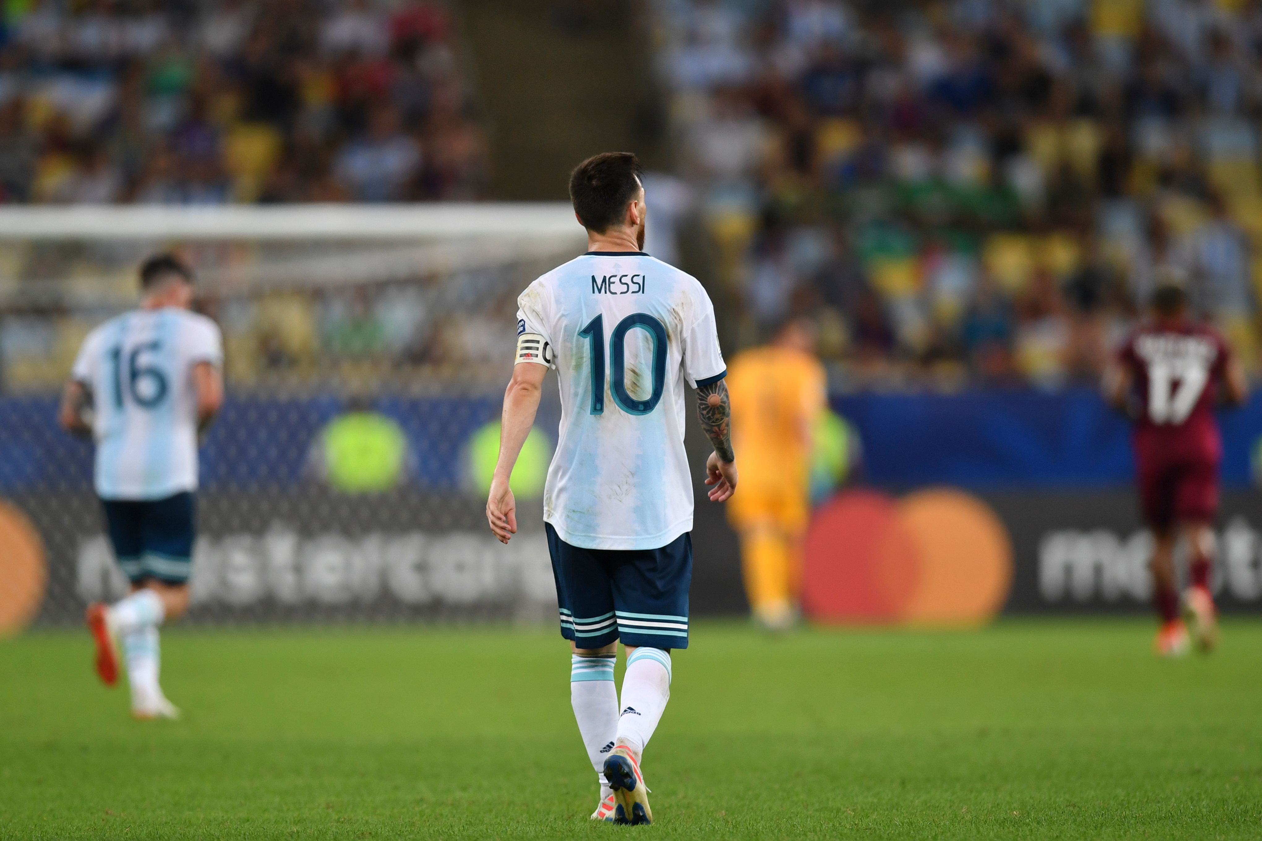 Lionel Messi ha tenido más frustraciones que alegrías frente a Brasil. (Foto Prensa Libre: AFP)