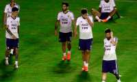 Argentina's players (L to R) Guido Pizarro, Rodrigo de Paul, Milton Casco, German Pezzella, Roberto Pereyra and Lionel Messi, practice during a training session at Manoel Barradas Stadium in Salvador, state of Bahia, Brazil, on June 12, 2019, ahead of the Copa America football tournament. (Photo by GUSTAVO ORTIZ / AFP)
