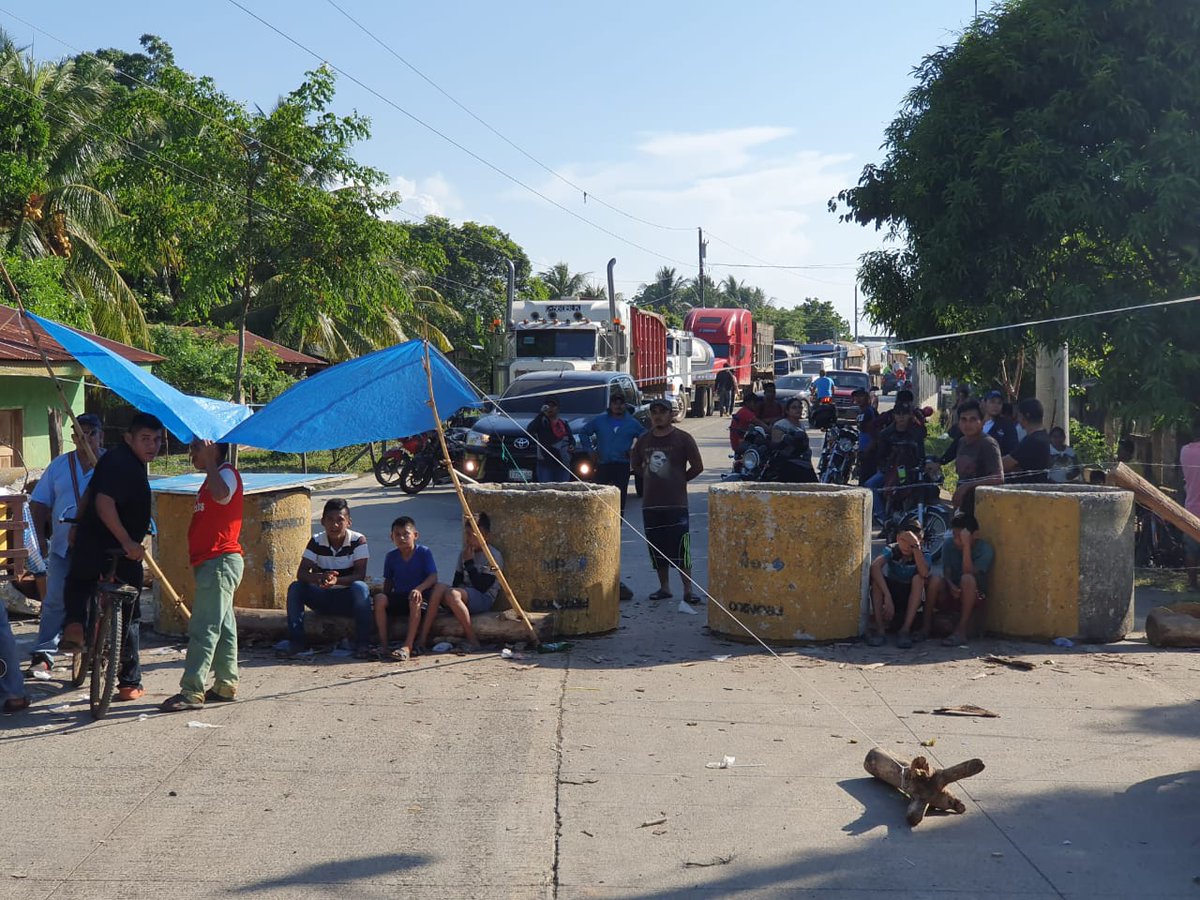 Área donde se registra la manifestación de pobladores entre Sumach y Río Dulce, Lívingston, Izabal. (Foto Prensa Libre: Dony Stewart).