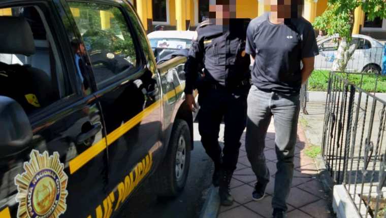 Uno de los capturados por posible caso corrupción en la Dideduc de Alta Verapaz. (Foto Prensa Libre: PNC). 