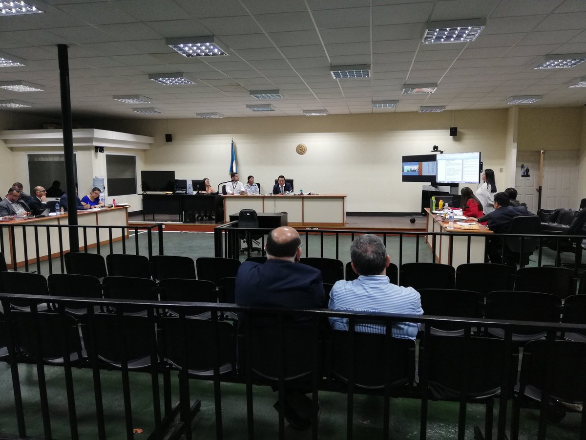 Omar Gustavo Nájera Sagastume está procesado por peculado por sustracción y como existe un acuerdo de colaboración eficaz declaró por videoconferencia. (Foto Prensa Libre: Kenneth Monzón)