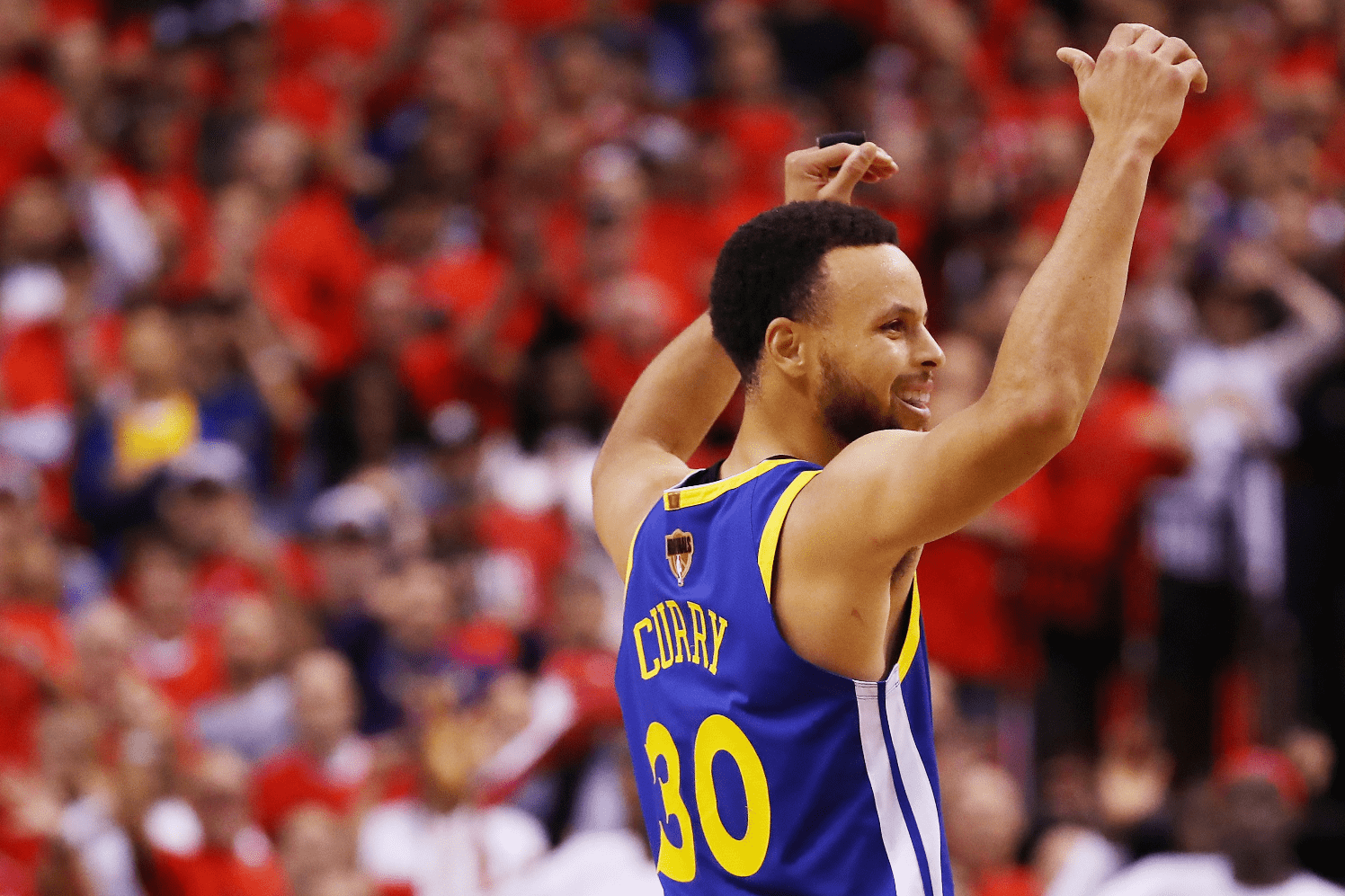 Stephen Curry fue determinante para que los Warriors ganaran el quinto partido de la NBA. (Foto Prensa Libre: AFP)