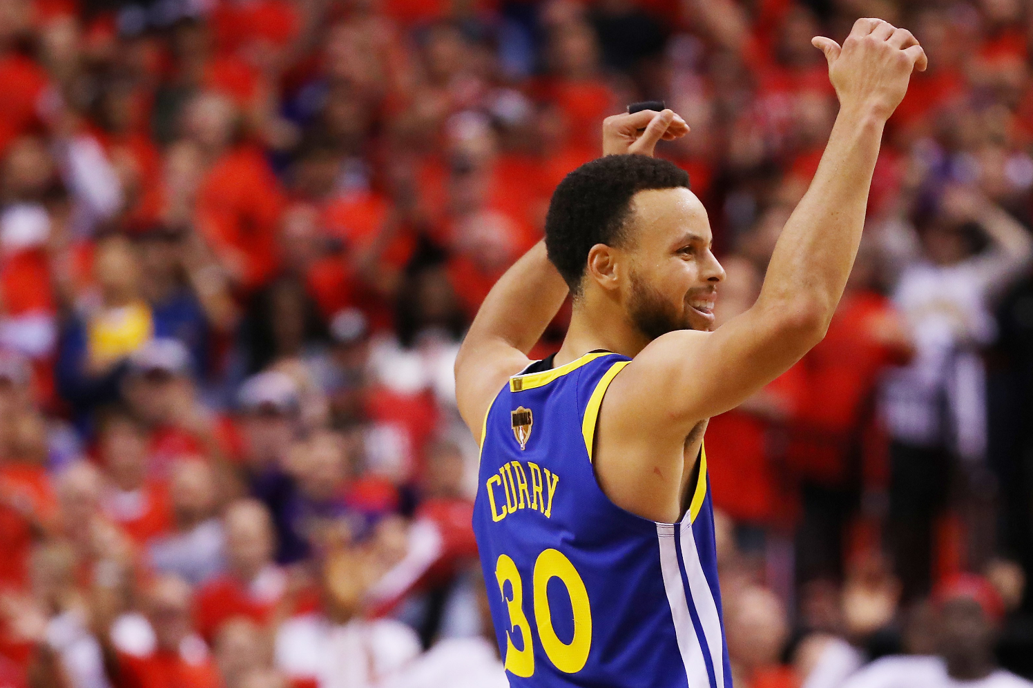Stephen Curry fue determinante para que los Warriors ganaran el quinto partido de la NBA. (Foto Prensa Libre: AFP)