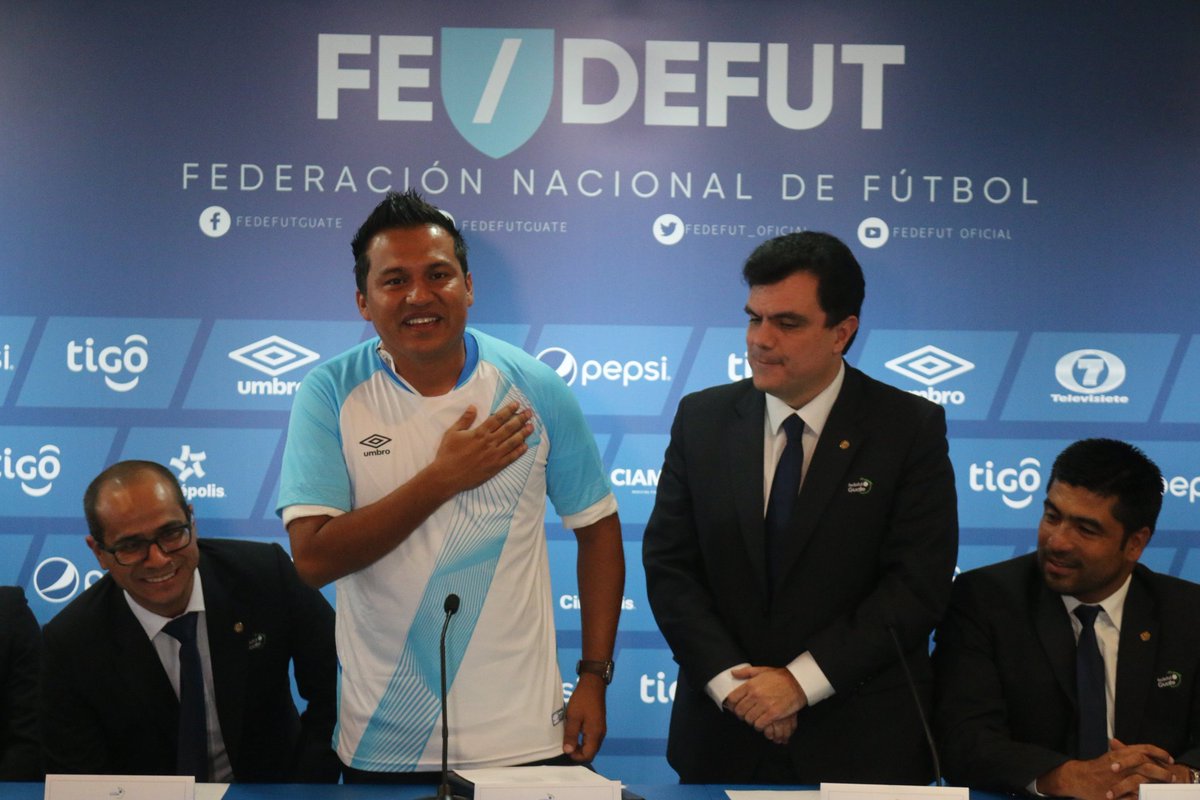 Amarini Villatoro cumple un año como entrenador oficial con la Selección Nacional. El 9 de junio del 2019 fue su debut frente a Paraguay. (Foto Prensa Libre: Hemeroteca PL)