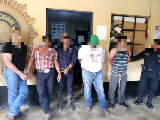 Cinco detenidos en Alta Verapaz por violar la ley seca. (Foto Prensa Libre: PNC).