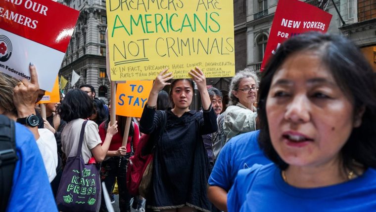 En abril de 2018 líderes y activistas protestaron en Nueva York contra las políticas migratorias de Trump. (Foto Prensa Libre: AFP)