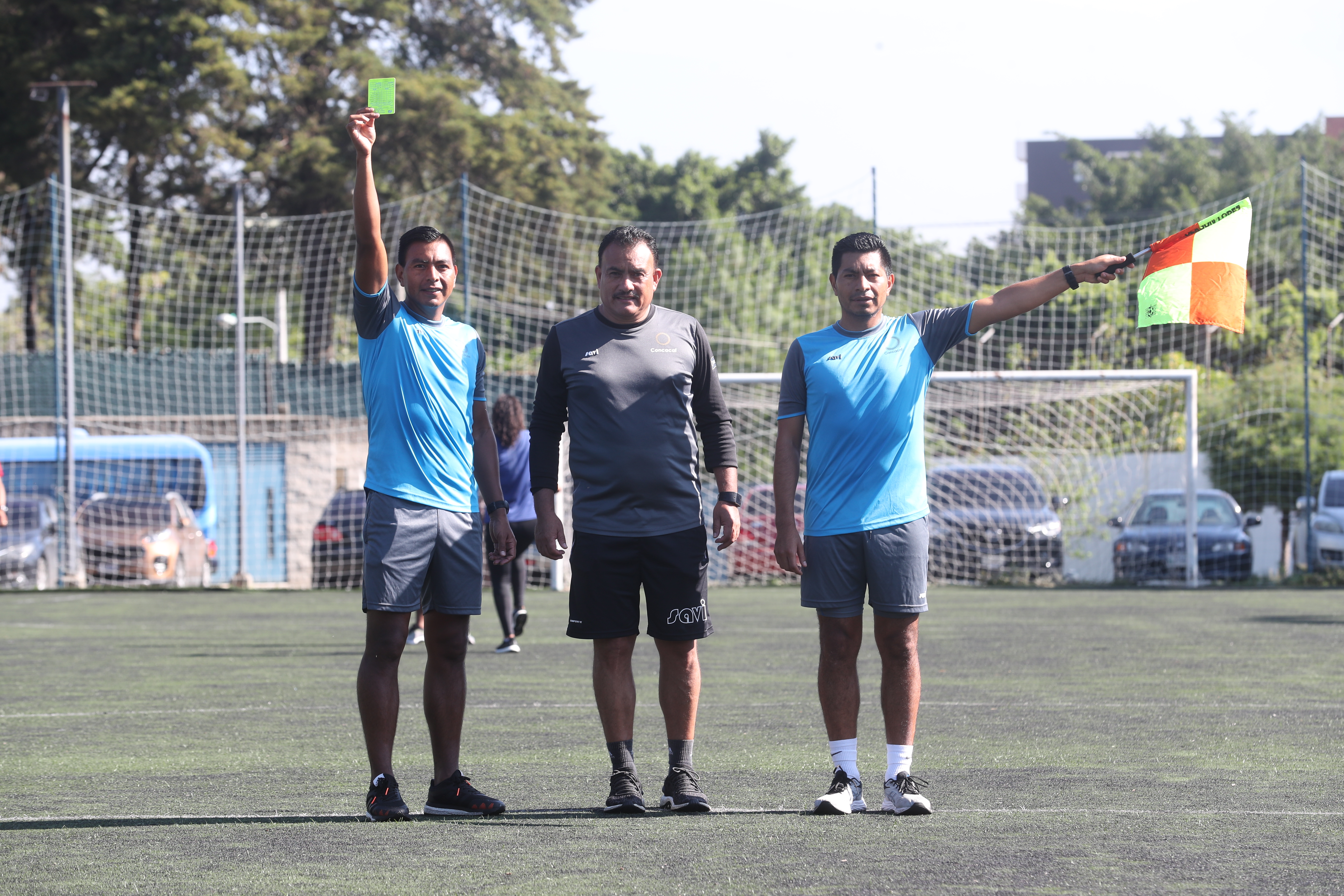 Wálter López, Carlos Batres y Gerson López se reportan listos para poner en alto el nombre del arbitraje guatemalteco en la Copa Oro 2019 (Foto Prensa Libre: Edwin Fajardo)