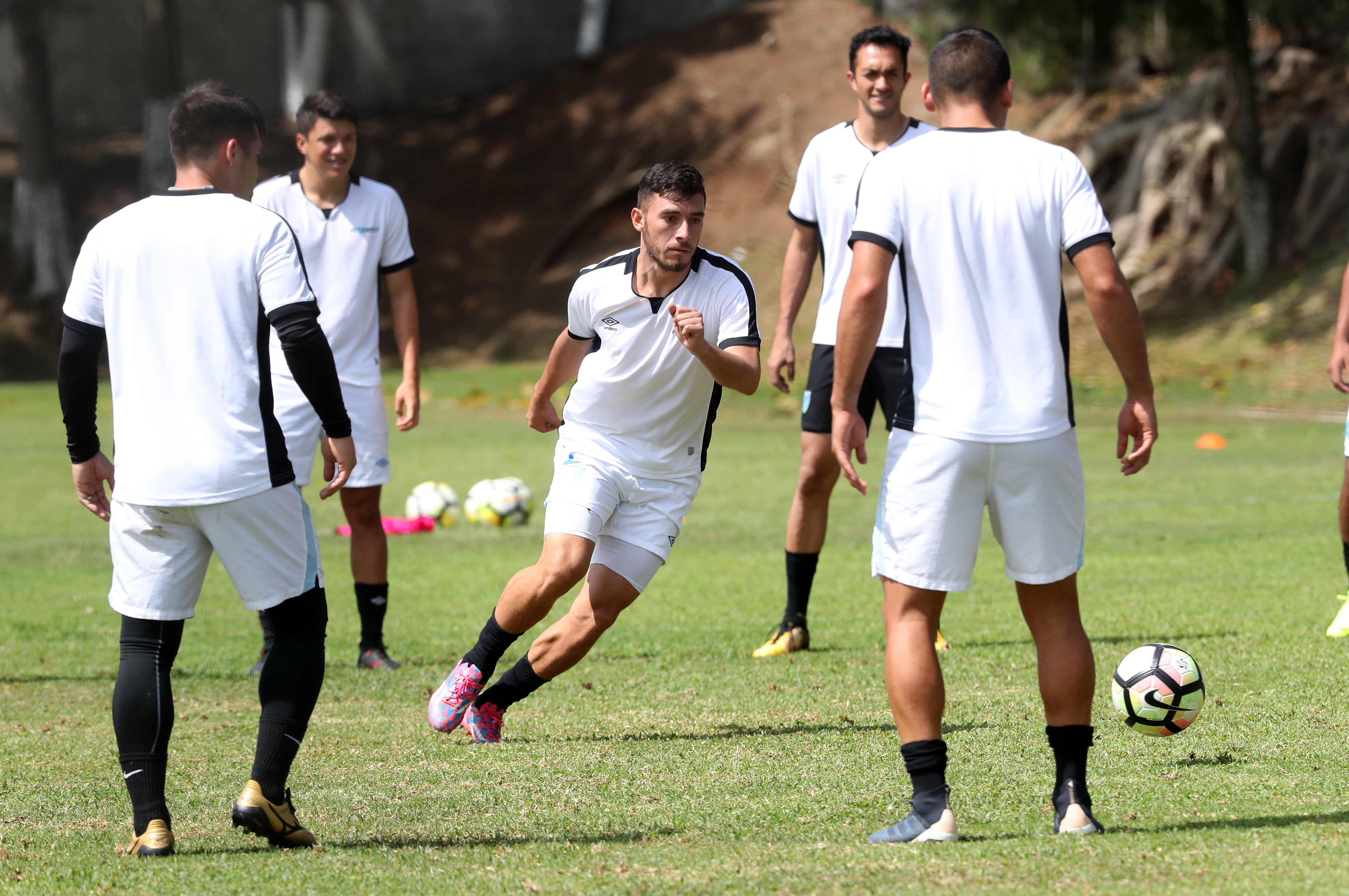 Wilson Pineda participa en el entrenamiento de la Selección Nacional efectuado este martes en el Proyecto Goal (Foto Prensa Libre: Francisco Sánchez).