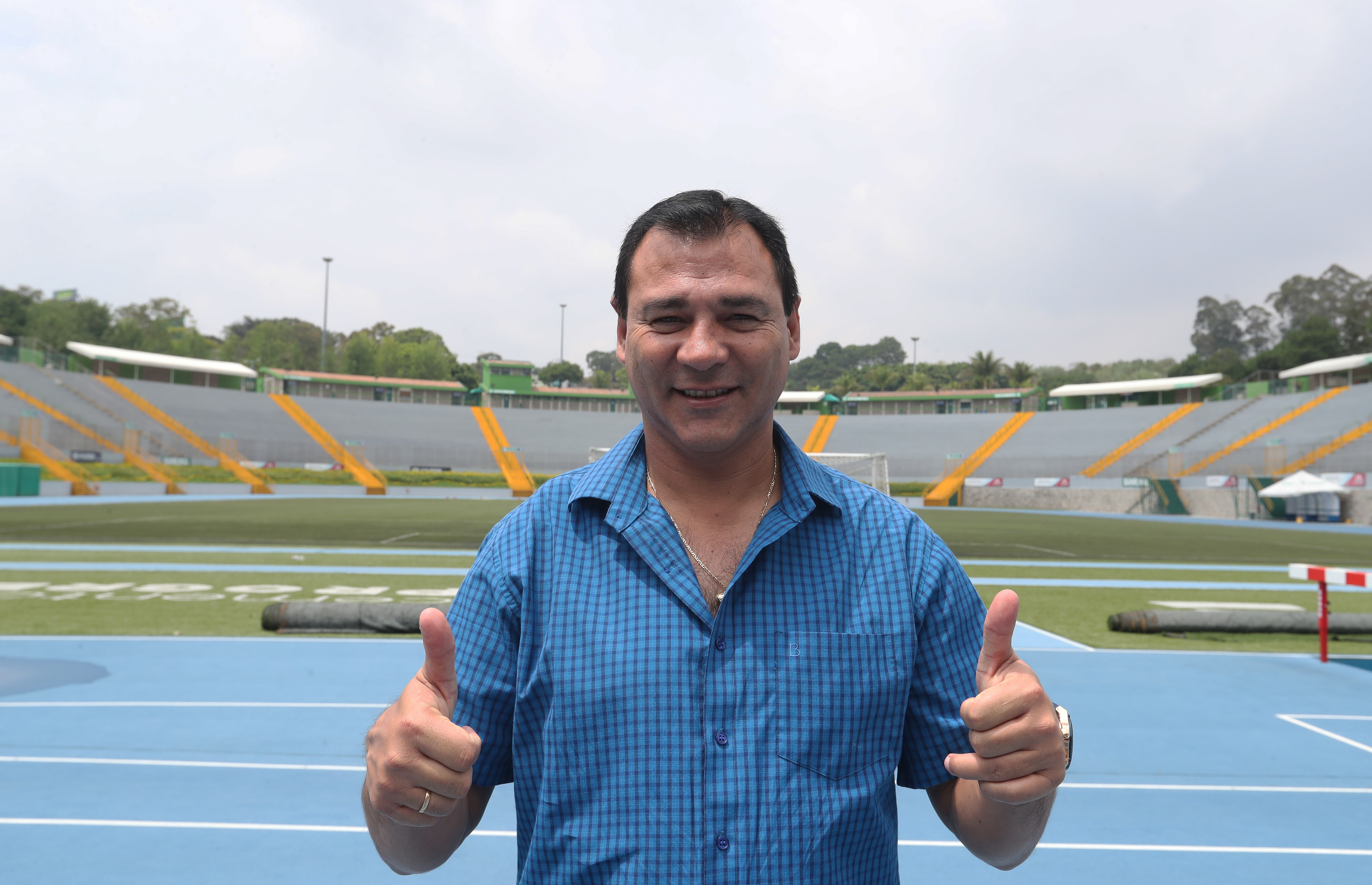 Mauricio Tapia, técnico de Comunicaciones, está feliz de compartir más con la familia. (Foto Prensa Libre: Hemeroteca PL)