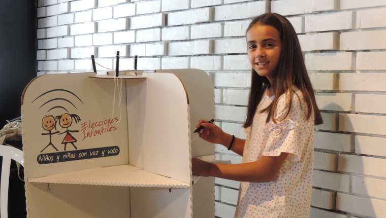 Los niños y adolescentes emitieron su voto en las elecciones de Guatemala en 2019.  (Foto Prensa Libre: Ingrid Reyes).