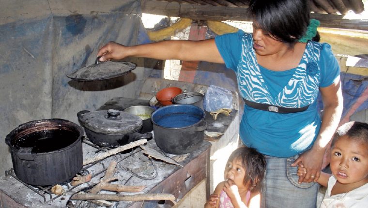 Familias en pobreza extrema son las más vulnerables a la desnutrición. (Foto Prensa Libre: Hemeroteca PL) 