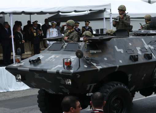 Durante el recorrido se pudo observar tanquetas que  utiliza el Ejército de Guatemala. Foto Prensa Libre: Esbin García