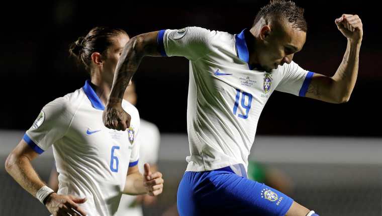 Everton celebra luego de haber anotado en el partido inaugural entre Brasil y Bolivia del grupo A en la Copa América 2019, en el estadio Morumbí de Sao Paulo (Foto Prensa Libre: EFE)