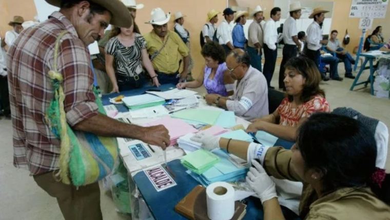Los guatemaltecos favorecieron con su voto a varios alcaldes que continuarán al frente de sus comunas. (Foto, Prensa Libre: Hemeroteca PL).