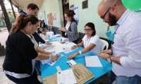 Momento en que mesas electorales empiezan conteo de votos en la Consulta Popular Guatemala 2018. (Foto: Hemeroteca PL) 