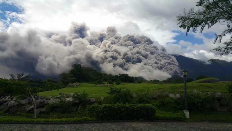 Vista de la erupción del Volcán de Fuego desde áreas aledañas,  en junio del 2018. (Foto, Prensa Libre: Hemeroteca PL). 