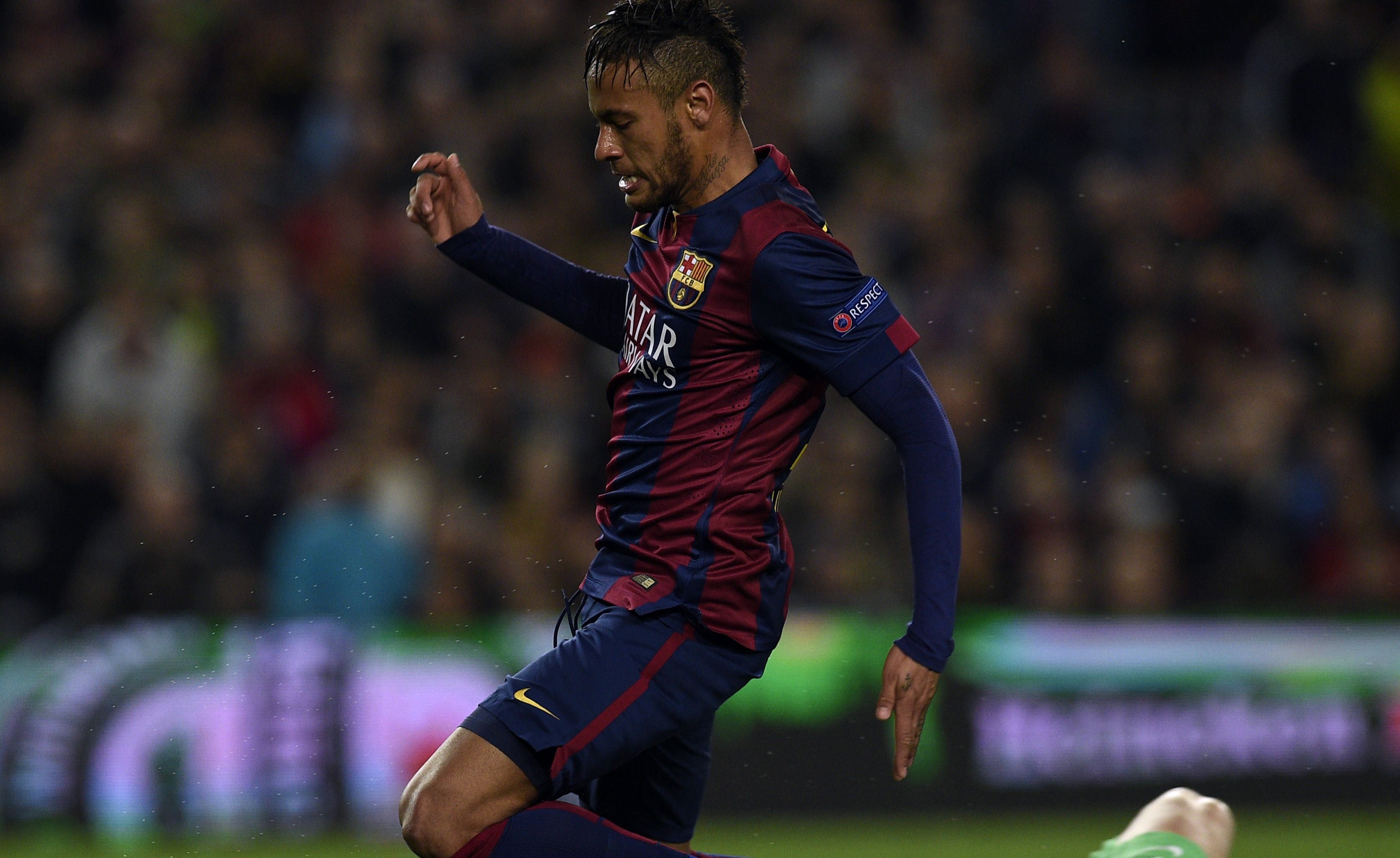 Neymar ha mostrado interés en regresar al Barcelona F.C., en medio de los difíciles días que pasa en la actualidad. (Foto Prensa Libre: AFP)