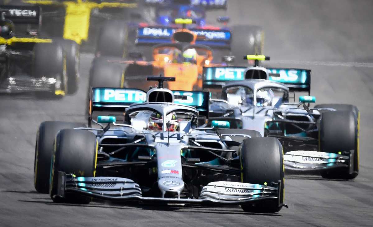 Hamilton gana en Francia delante de Bottas en nuevo doblete de Mercedes