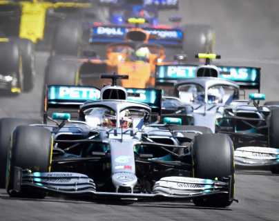 Hamilton gana en Francia delante de Bottas en nuevo doblete de Mercedes