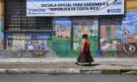 An indigenous woman walks past a polling station in Guatemala City on June 15, 2019 on the eve of the presidential elections. (Photo by Orlando  ESTRADA / AFP)