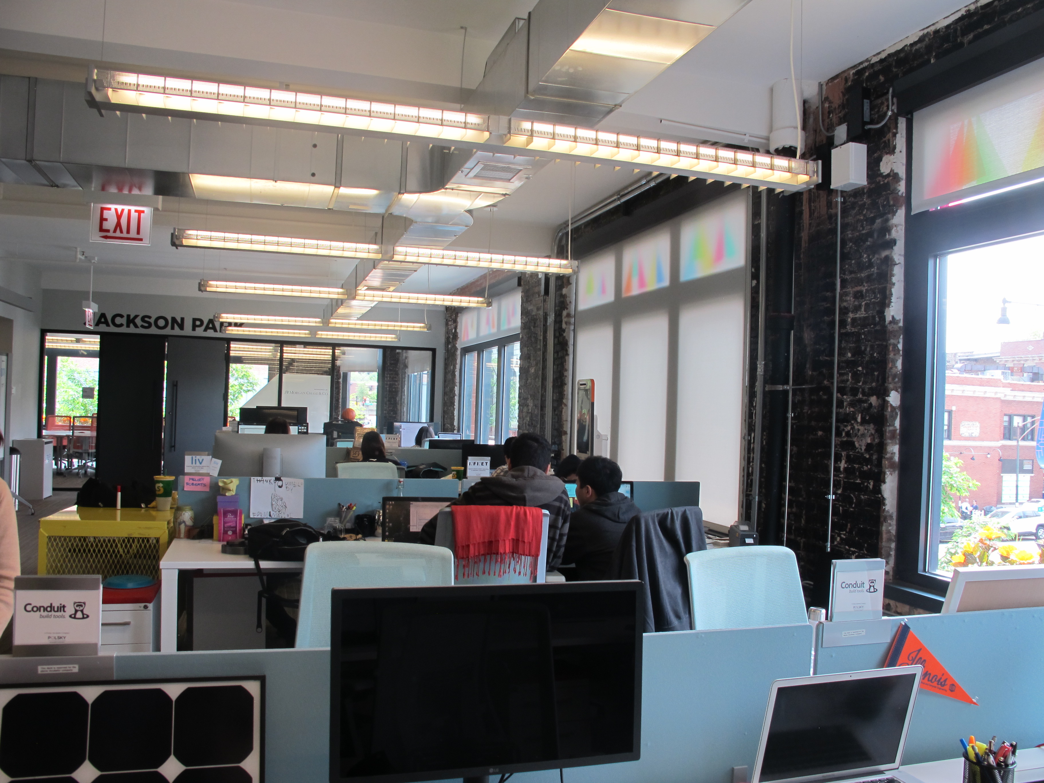 Dentro de una incubadora, un proyecto empresarial aprende a dar sus primeros pasos para que al cabo de un periodo, pueda salir al mercado e independizarse, un ejemplo es el Polsky Center de Chicago, en EE. UU. (Foto Prensa Libre: Natiana Gándara)