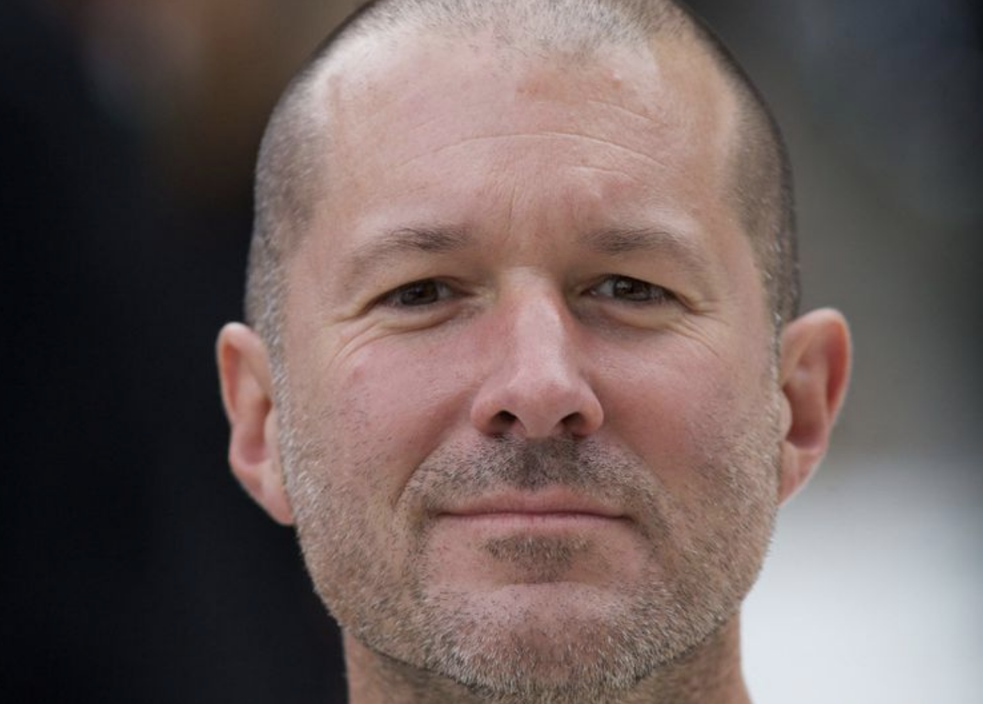 Jony Ive busca nuevos horizontes y espera triunfar con su propia compañía. (Foto Prensa Libre: AFP)