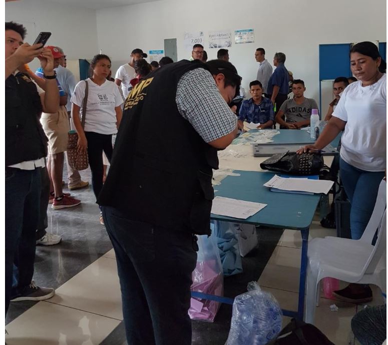 Fiscales del Ministerio Público atendieron denuncias por delitos electorales. (Foto Prensa Libre: MP)