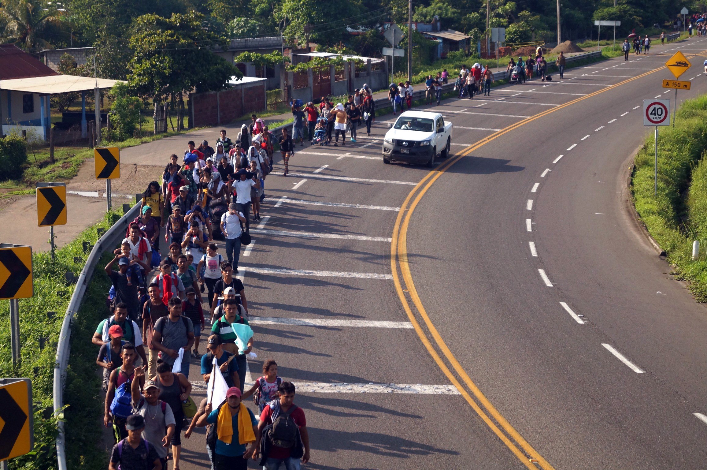 Miles de hondureños y salvadoreños cruzando Guatemala en su camino a México y luego a Estados Unidos. (Foto Prensa Libre: Hemeroteca PL)