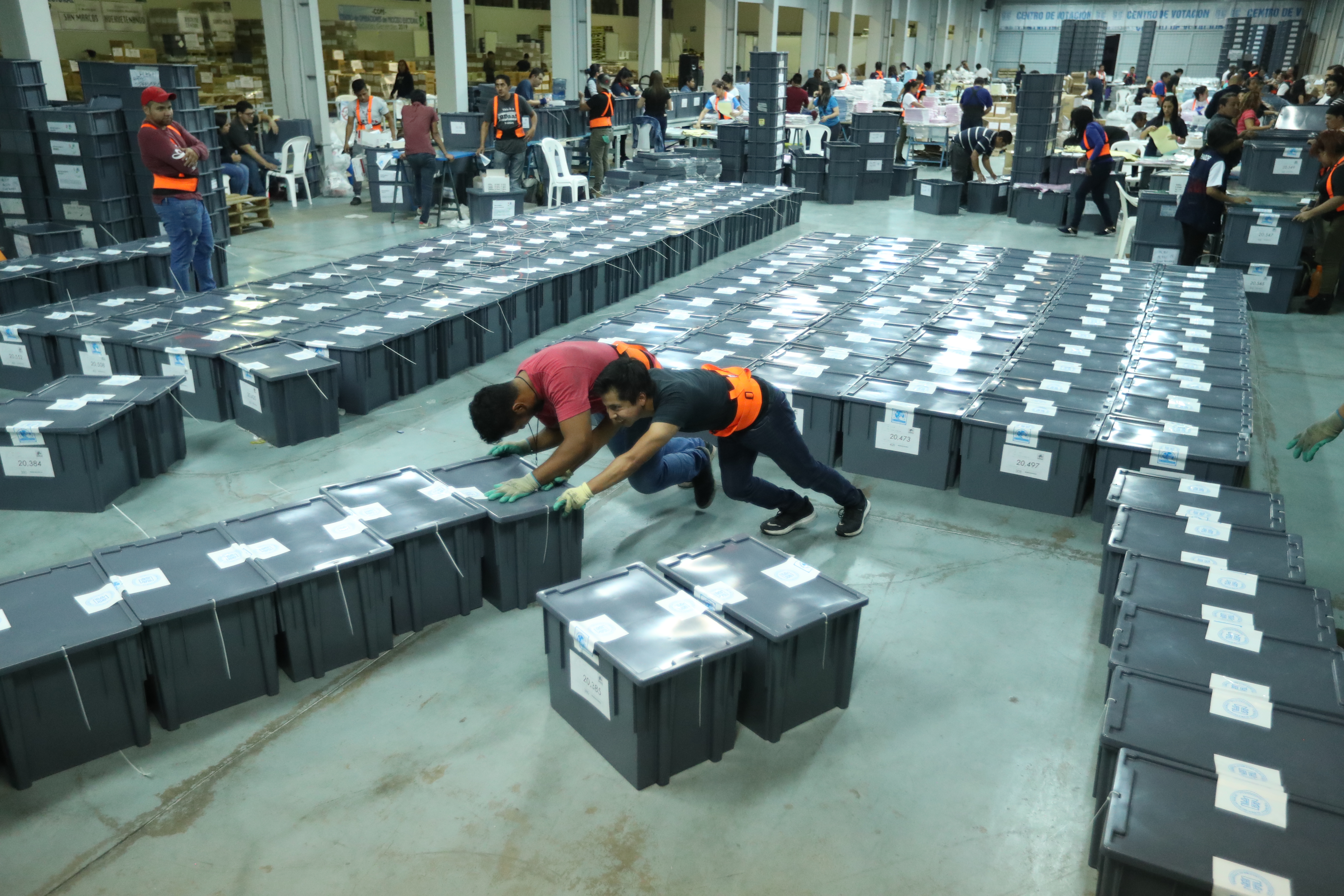 Las cajas de las boletas se encuentran selladas y solo podrán ser revisadas las actas. (Foto Prensa Libre: Hemeroteca PL).