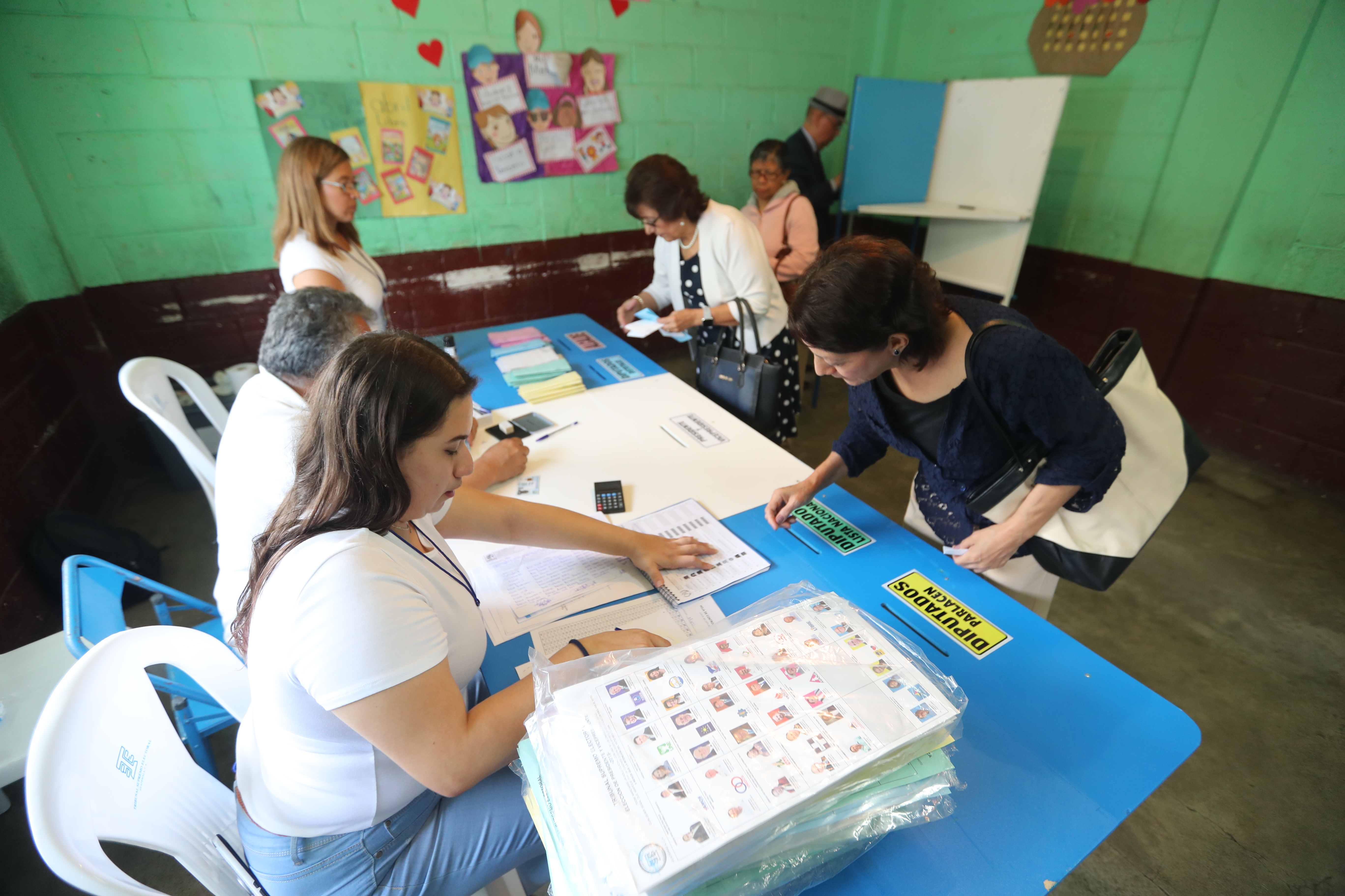 Falta el 12 por ciento de mesas para que se defina un ganador en Villa Nueva. (Foto Prensa Libre: Érick Ávila)