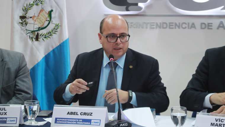 Abel Cruz Calderón fue removido de la jefatura de la SAT.  (Foto Prensa Libre: Hemeroteca)