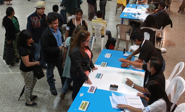 El TSE empieza a revisar las actas de los resultados de las Elecciones Generales del 16 de junio pasado. (Foto Prensa Libre: Hemroteca PL) 