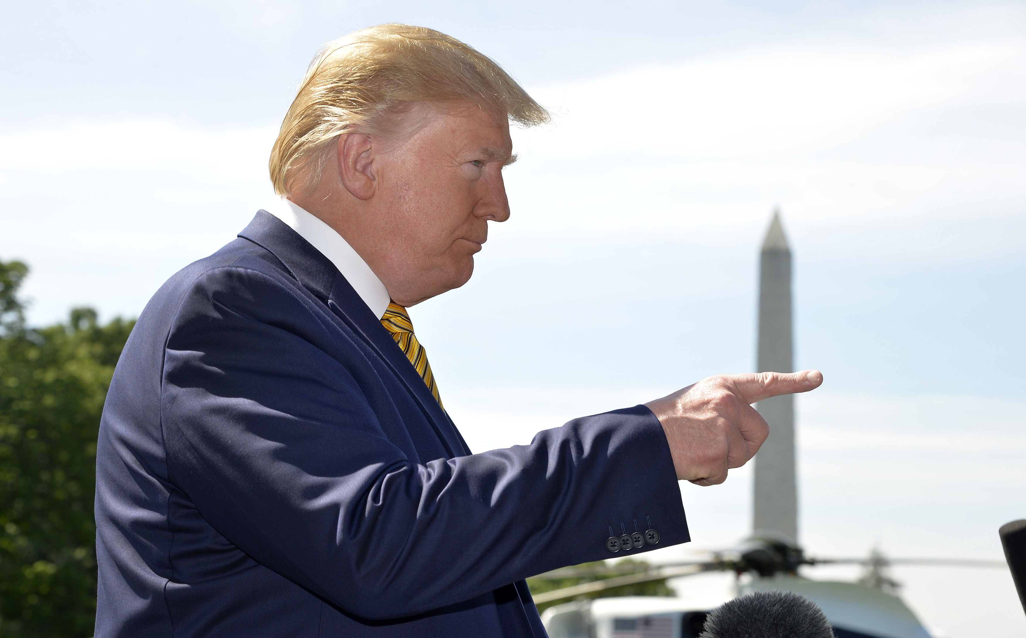 Donald Trump dijo que espera un acuerdo entre Demócratas y Republicanos para solucionar el asilo a migrantes. (Foto Prensa Libre: EFE)