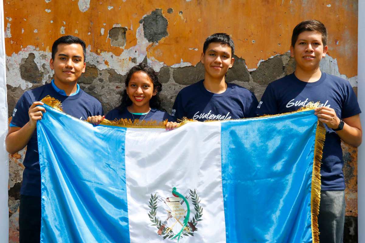 ¡Se reunieron los fondos! Jóvenes retaltecos viajarán a Cuba para participar en olimpiadas de Física