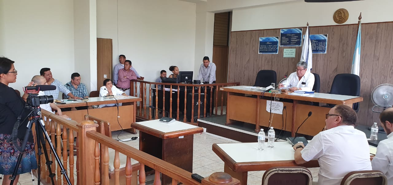 Tribunal donde se llevó a cabo la sentencia por la muerte de los tres universitarios en Izabal. (Foto Prensa Libre: Dony Stewart).