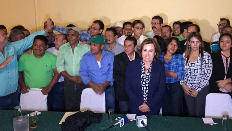 Sandra Torres, candidata a la presidencia, en conferencia de prensa. (Foto Prensa Libre: Carlos Hernández)