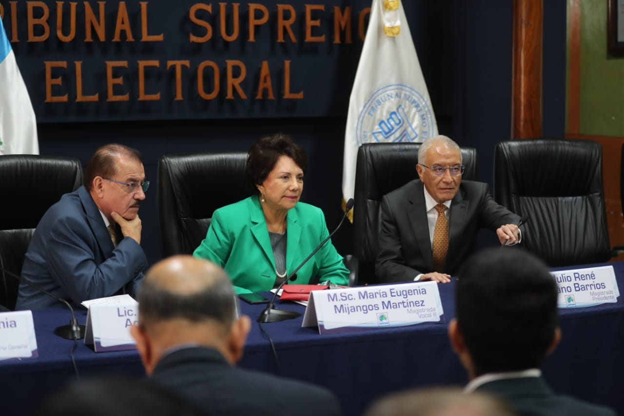 Magistrados del TSE se reúnen con fiscales de partidos políticos