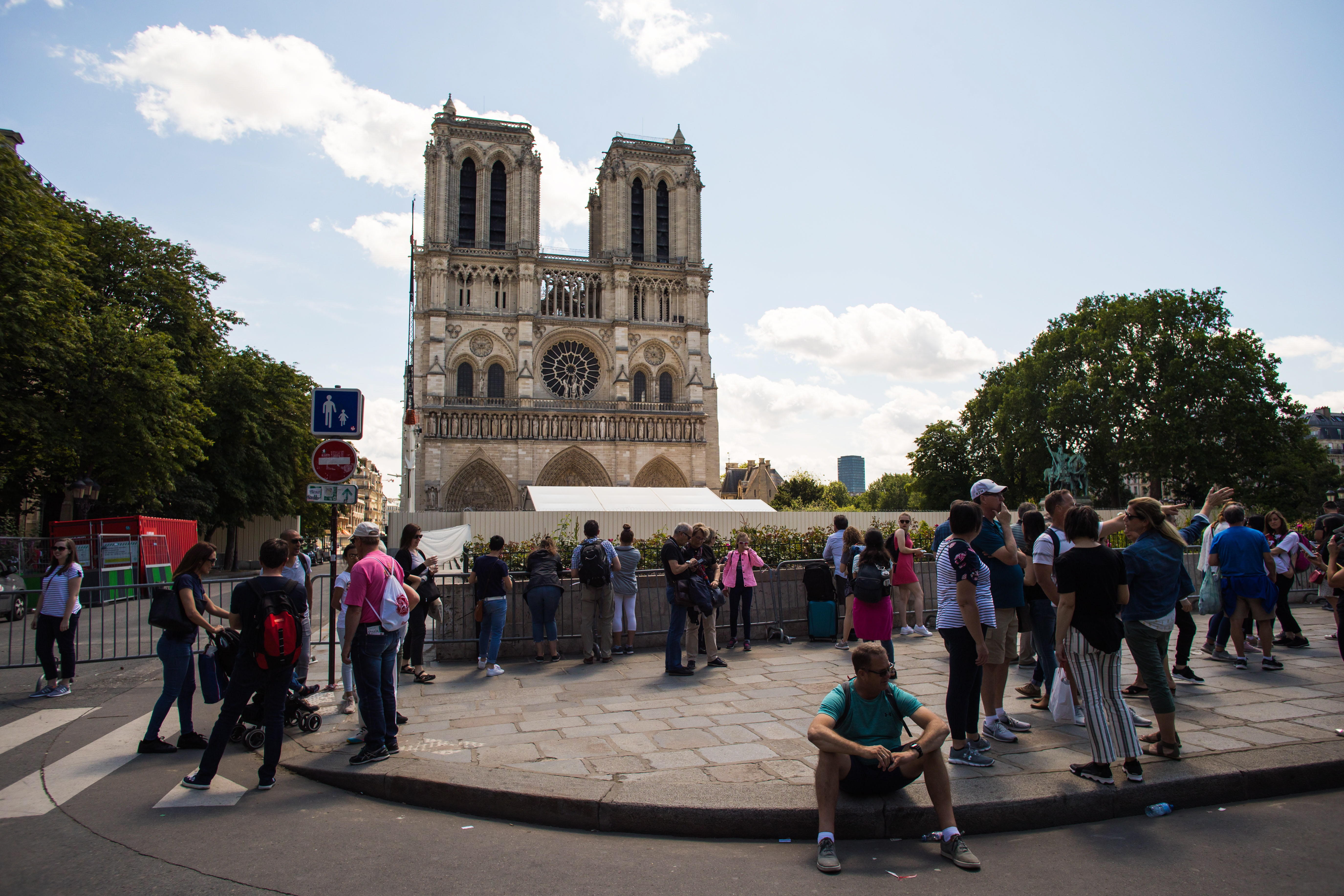"Notre Dame está más viva" y oficiará su primera misa en dos meses. Foto Prensa Libre: Christophe Petit Tesson / EFE.