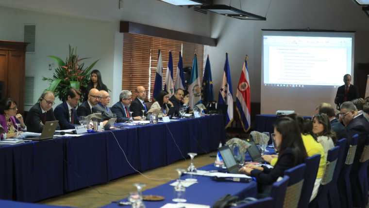 Delegados de Centroamérica y la UE expusieron los avances y la parte pendiente a desarrollar del pilar comercial. (Foto Prensa Libre: Juan Diego González)