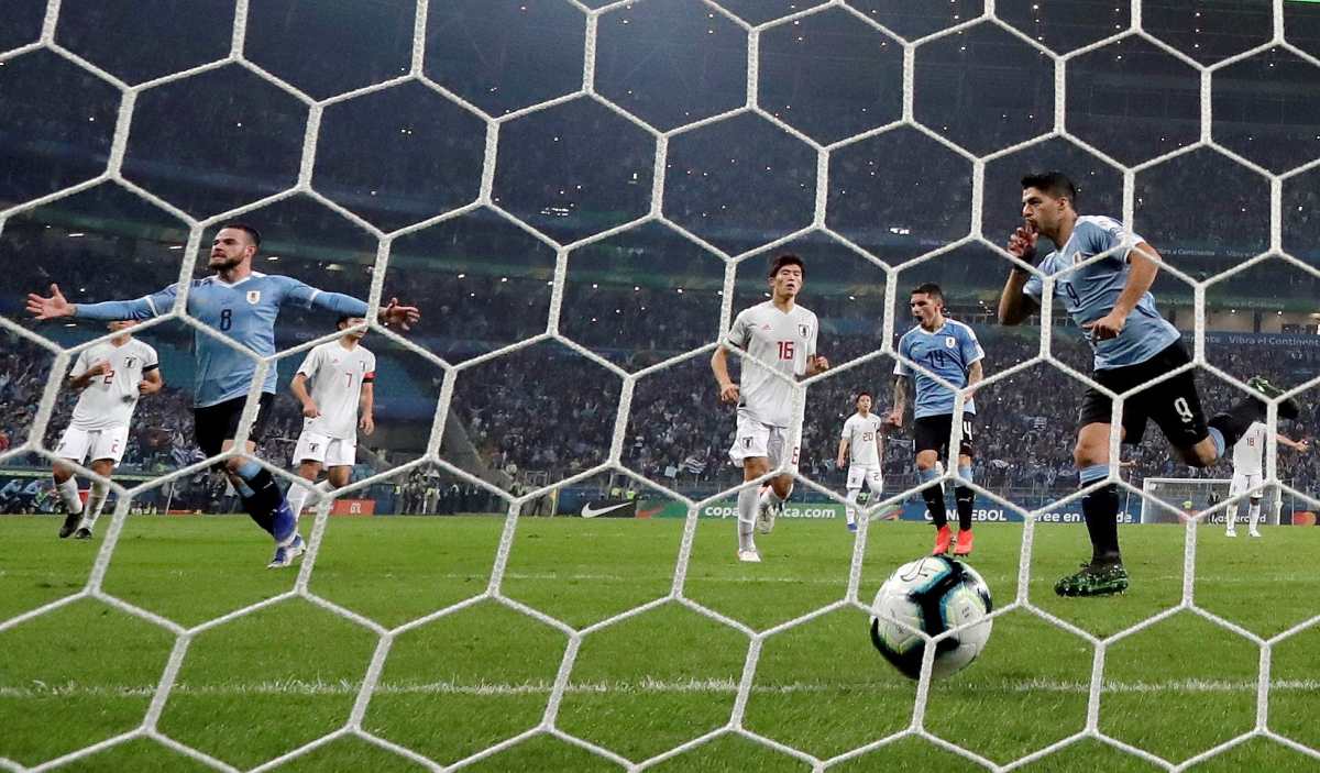Un gol de Giménez le da empate 2-2 a Uruguay contra Japón en Copa América