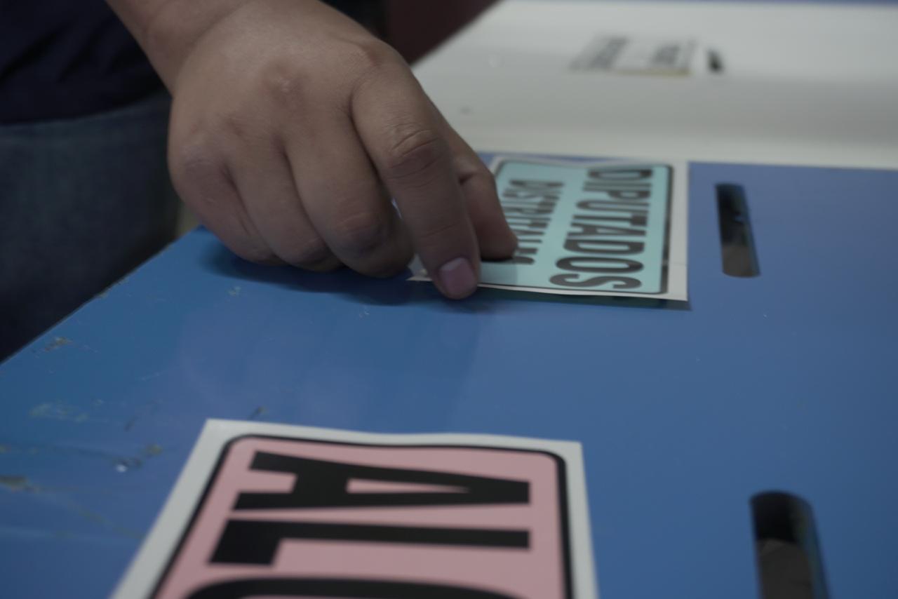 Los votos emitidos por los guatemaltecos serán contabilizados a mano, uno por uno. (Foto Prensa Libre: María René Barrientos) 